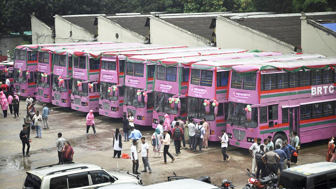 バングラデシュ国営道路運送公社 BRTC の車両